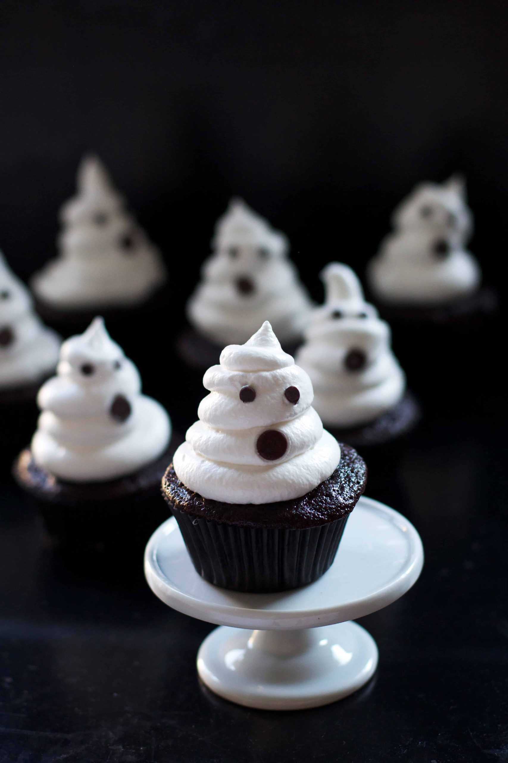 Best Glow in the Dark Cupcakes + Glow in the Dark Frosting Recipe